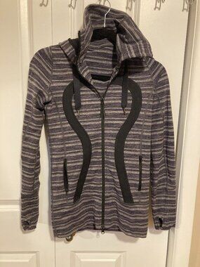 Lululemon She's Swift Jacket Long Sleeve Grey Striped Yoga Exercise, Medium
